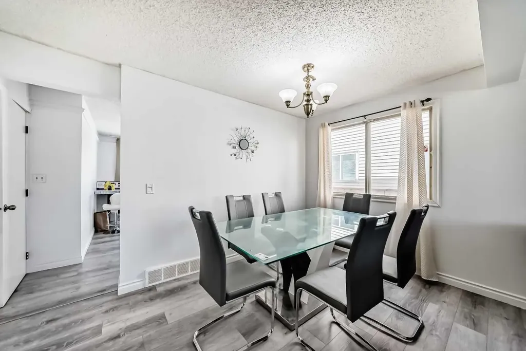 279 Falton Drive NE Calgary AB T3J 2W8