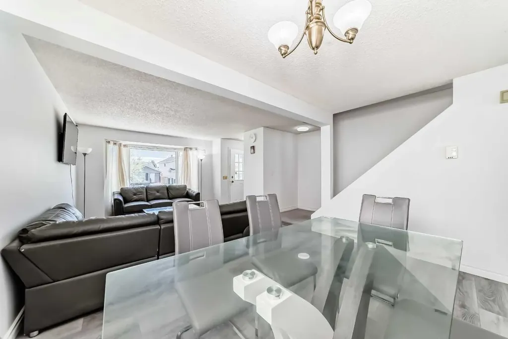 279 Falton Drive NE Calgary AB T3J 2W8