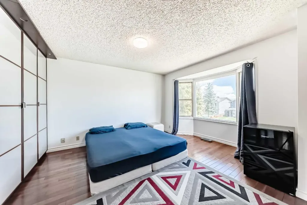 279 Falton Drive NE Calgary AB T3J 2W8