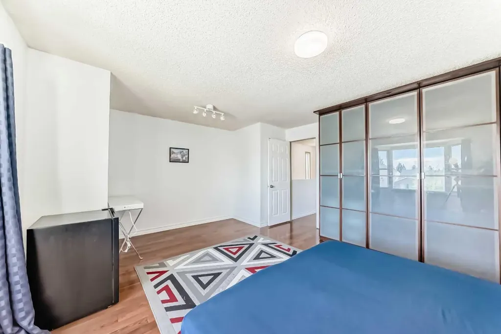 279 Falton Drive NE Calgary AB T3J 2W8