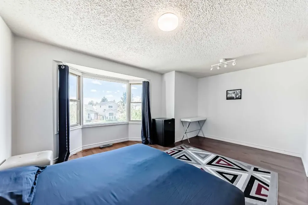 279 Falton Drive NE Calgary AB T3J 2W8