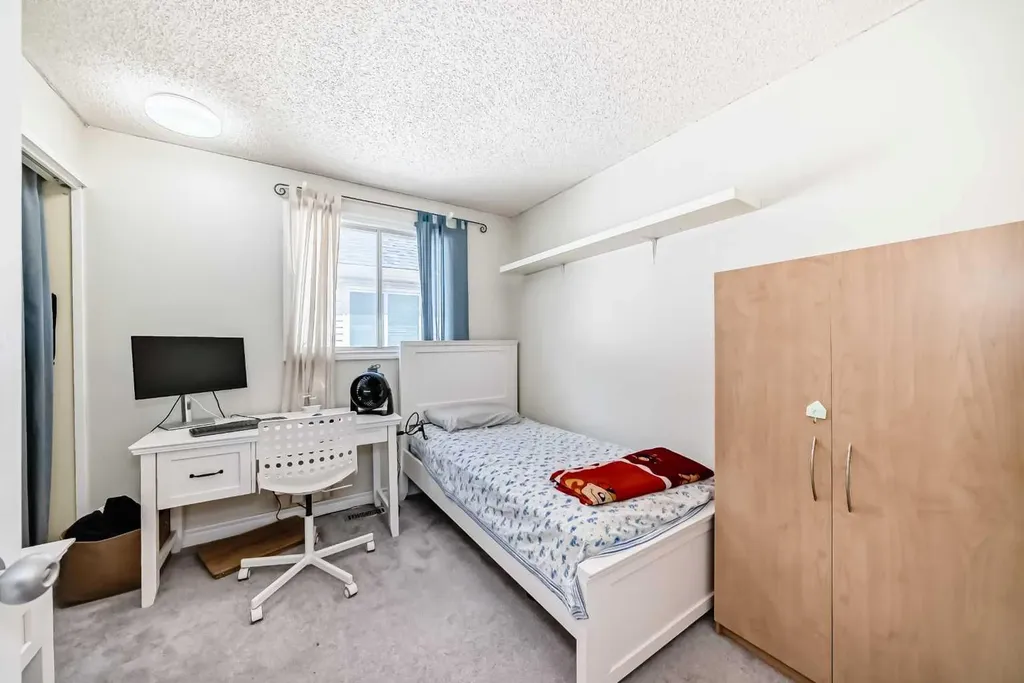 279 Falton Drive NE Calgary AB T3J 2W8