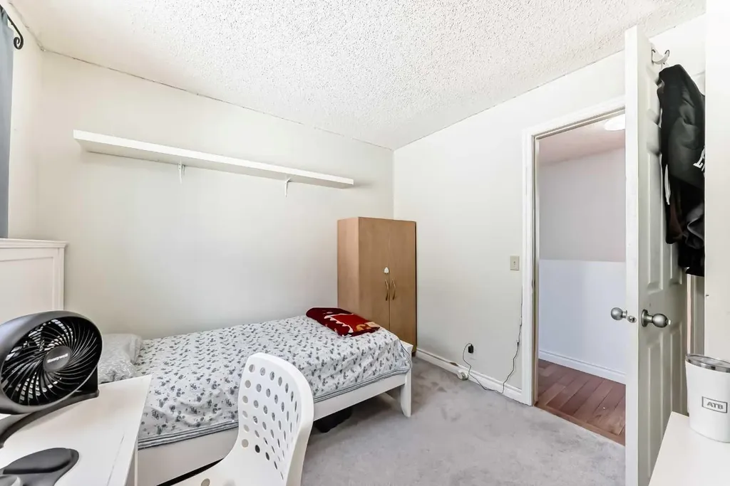 279 Falton Drive NE Calgary AB T3J 2W8