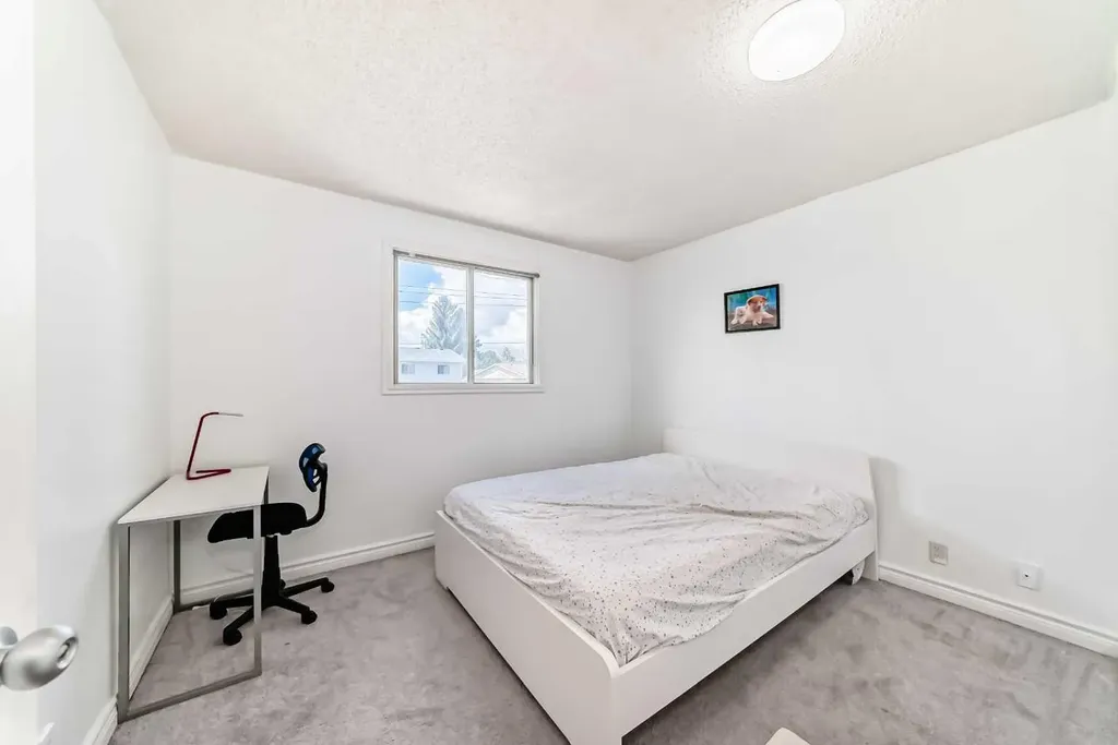 279 Falton Drive NE Calgary AB T3J 2W8