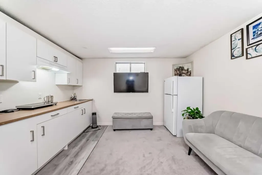 279 Falton Drive NE Calgary AB T3J 2W8
