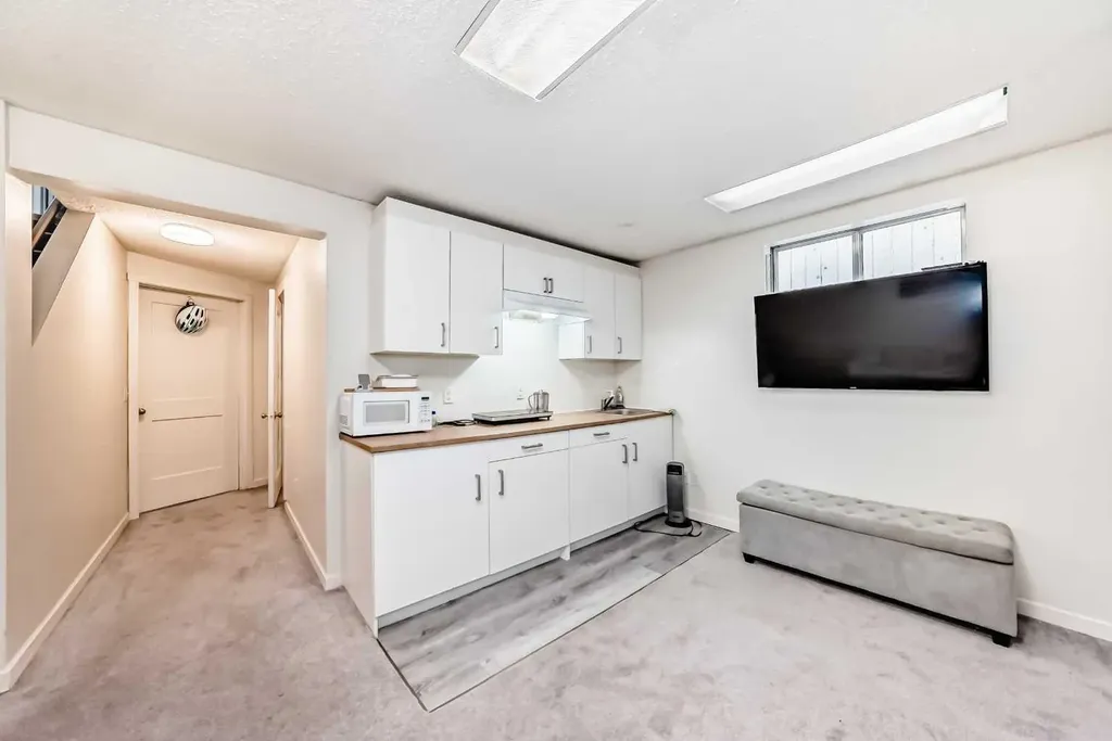 279 Falton Drive NE Calgary AB T3J 2W8