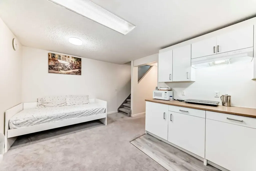 279 Falton Drive NE Calgary AB T3J 2W8