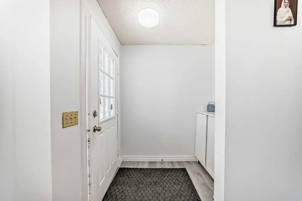 279 Falton Drive NE Calgary AB T3J 2W8