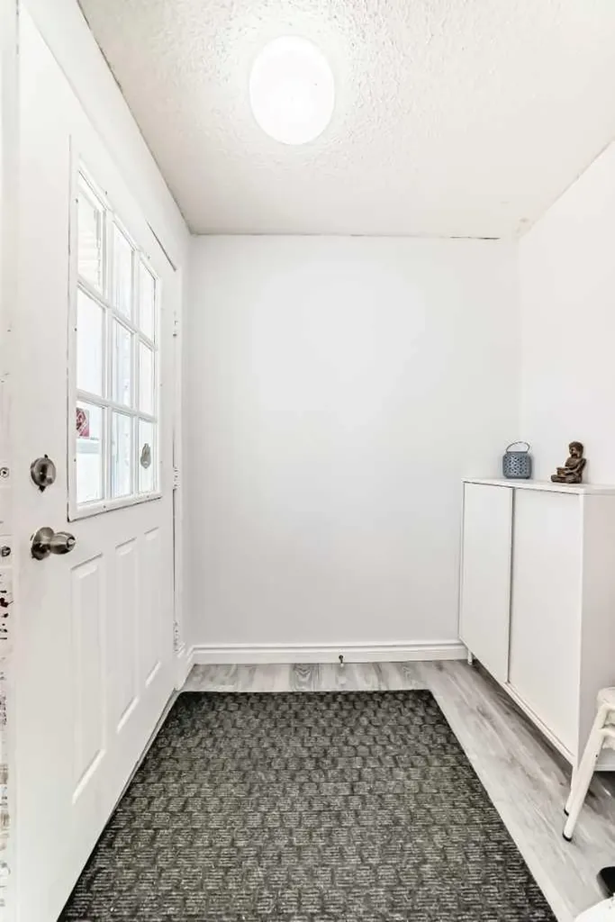 279 Falton Drive NE Calgary AB T3J 2W8
