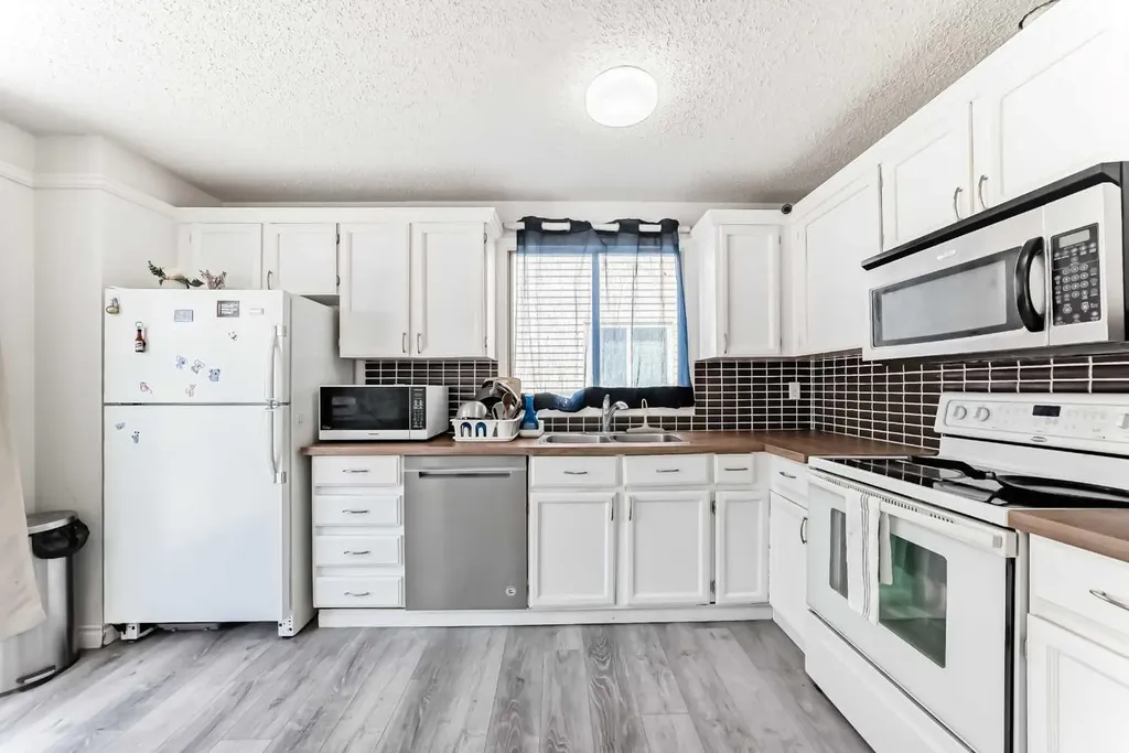 279 Falton Drive NE Calgary AB T3J 2W8