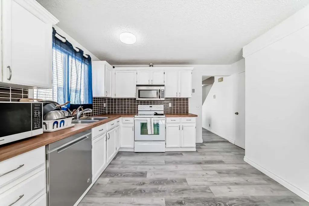 279 Falton Drive NE Calgary AB T3J 2W8