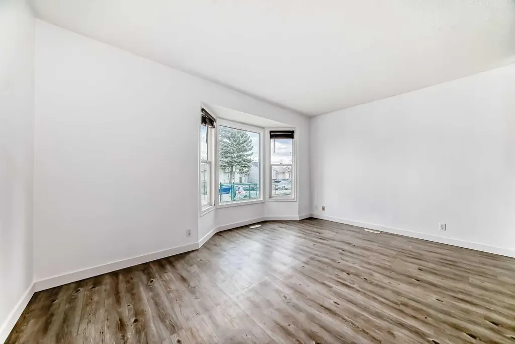 323 Falwood Way NE Calgary AB T3J 1A9