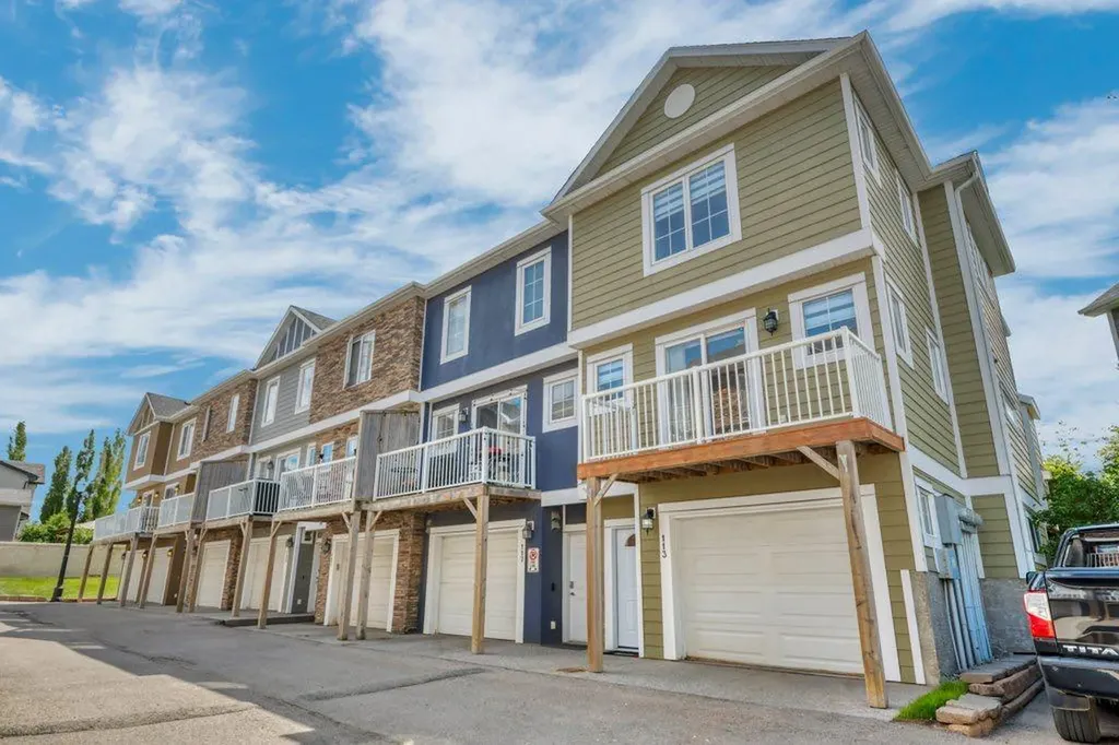 113 Indigo Lane Chestermere AB T1X 0E5