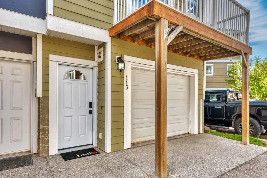 113 Indigo Lane Chestermere AB T1X 0E5