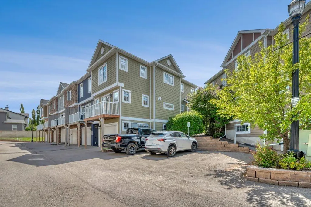 113 Indigo Lane Chestermere AB T1X 0E5