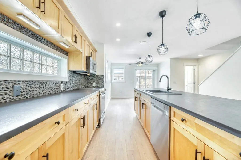 113 Indigo Lane Chestermere AB T1X 0E5