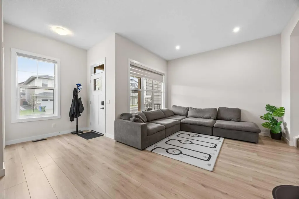 72 Seton Villas SE Calgary AB T3M 3K2