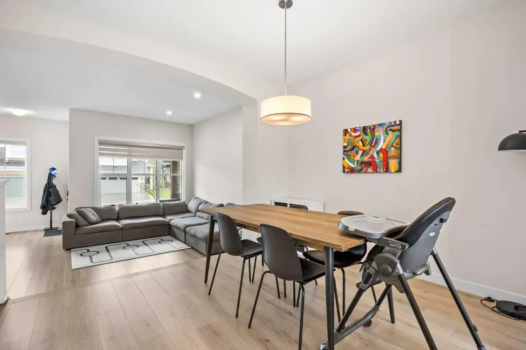 72 Seton Villas SE Calgary AB T3M 3K2