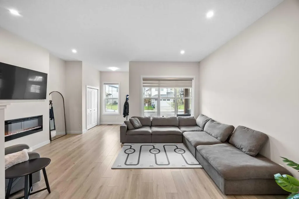 72 Seton Villas SE Calgary AB T3M 3K2