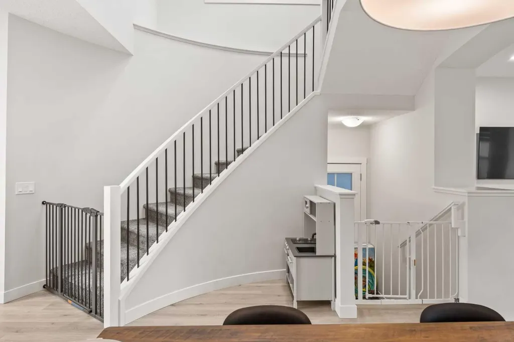 72 Seton Villas SE Calgary AB T3M 3K2