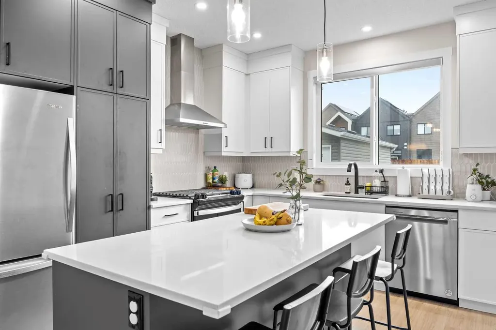72 Seton Villas SE Calgary AB T3M 3K2