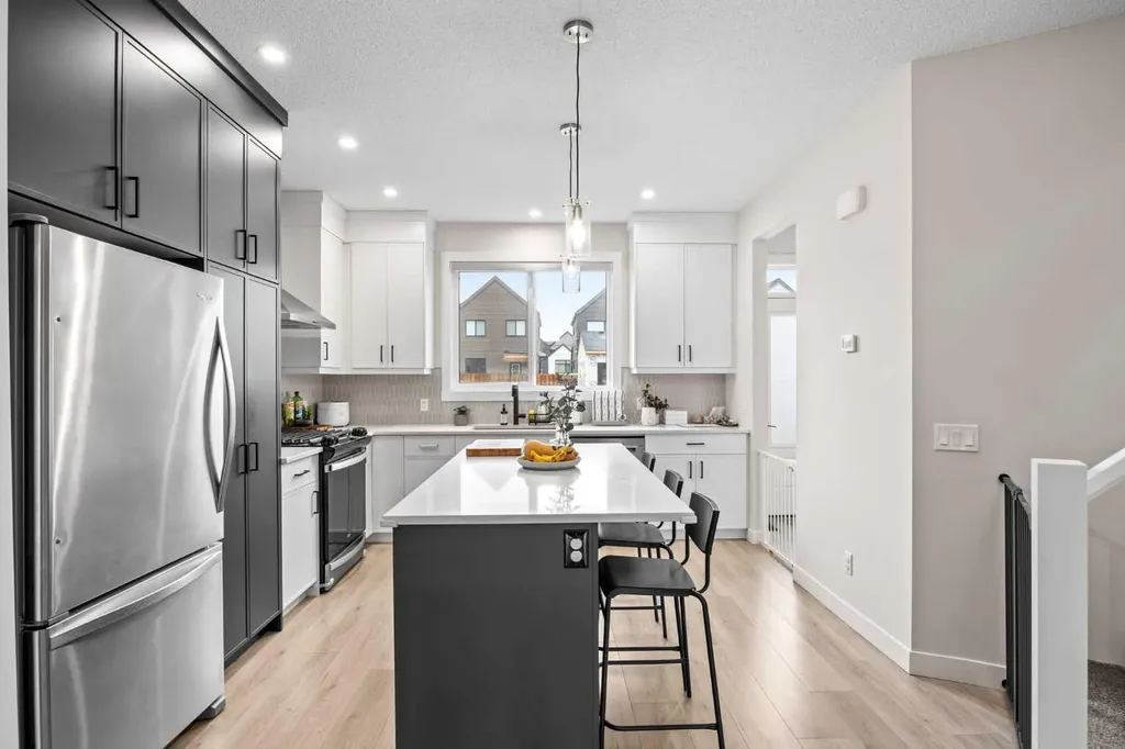 72 Seton Villas SE Calgary AB T3M 3K2