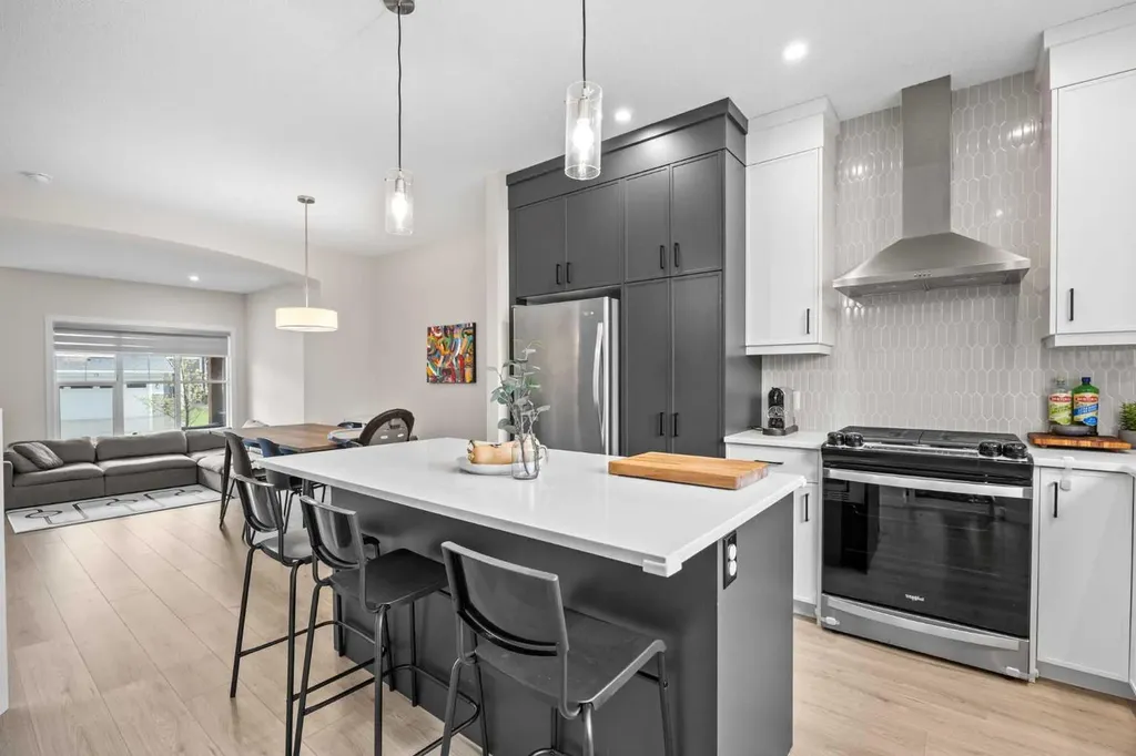 72 Seton Villas SE Calgary AB T3M 3K2