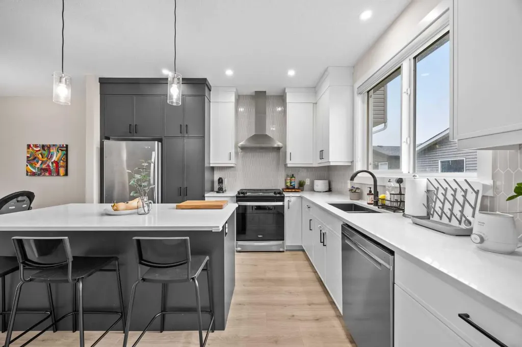 72 Seton Villas SE Calgary AB T3M 3K2