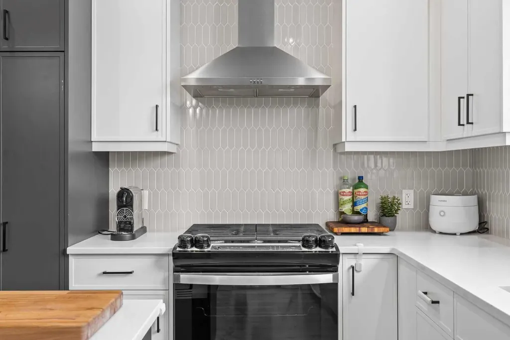 72 Seton Villas SE Calgary AB T3M 3K2