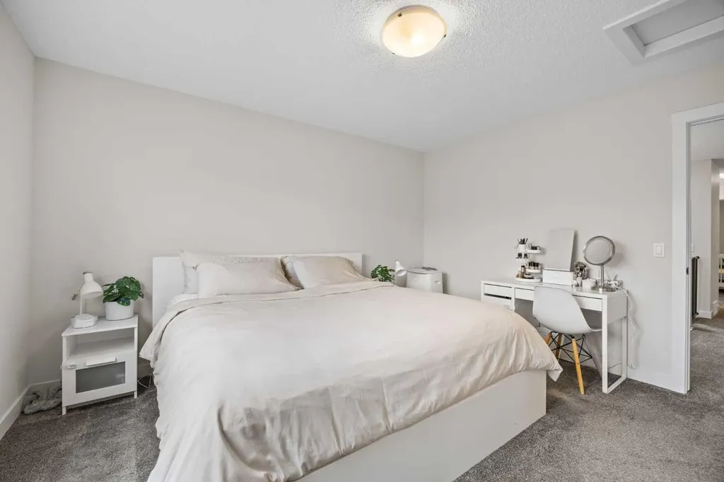 72 Seton Villas SE Calgary AB T3M 3K2