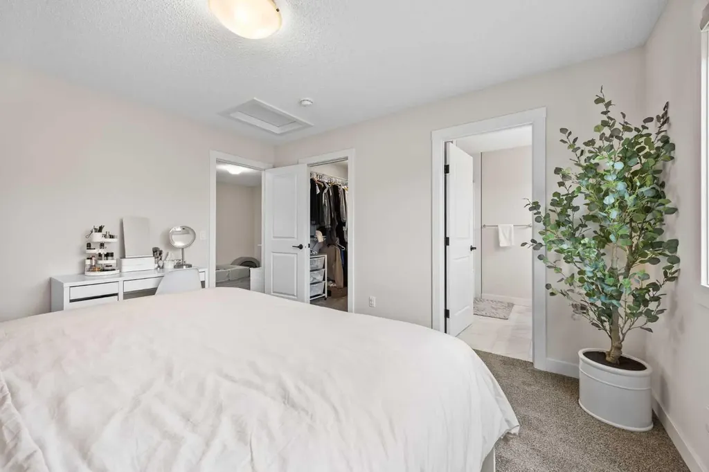 72 Seton Villas SE Calgary AB T3M 3K2