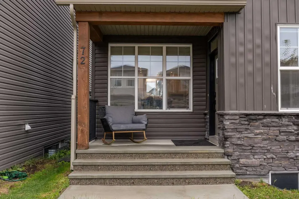 72 Seton Villas SE Calgary AB T3M 3K2