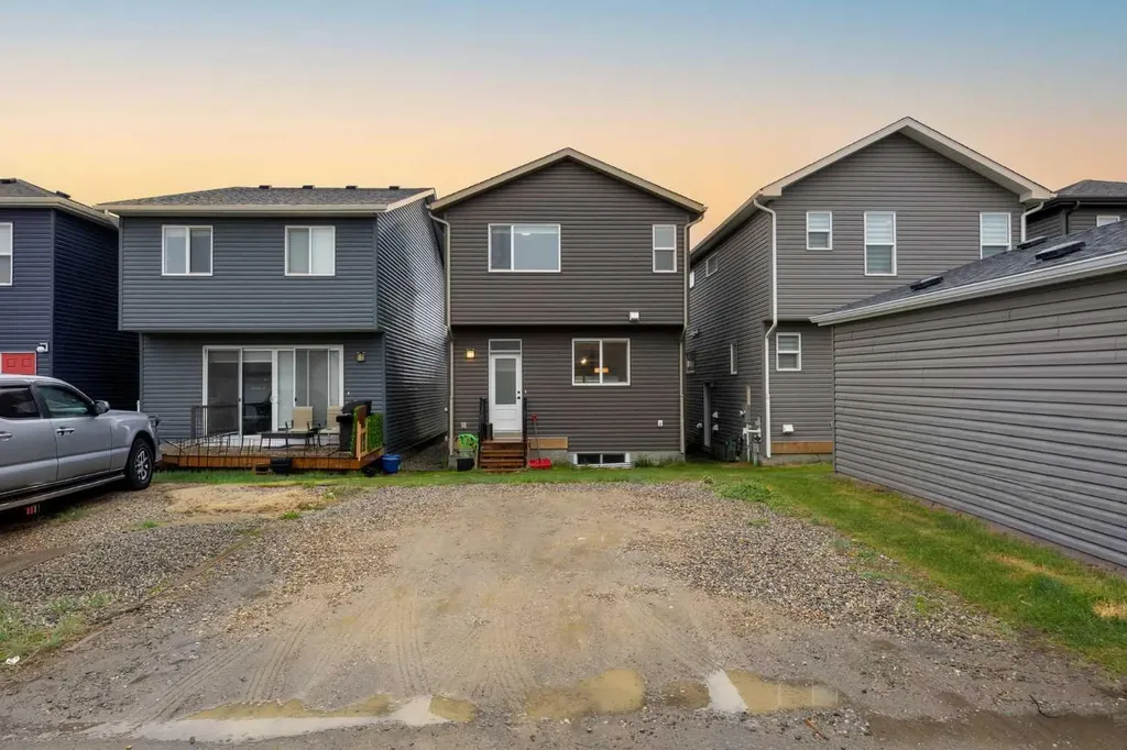 72 Seton Villas SE Calgary AB T3M 3K2