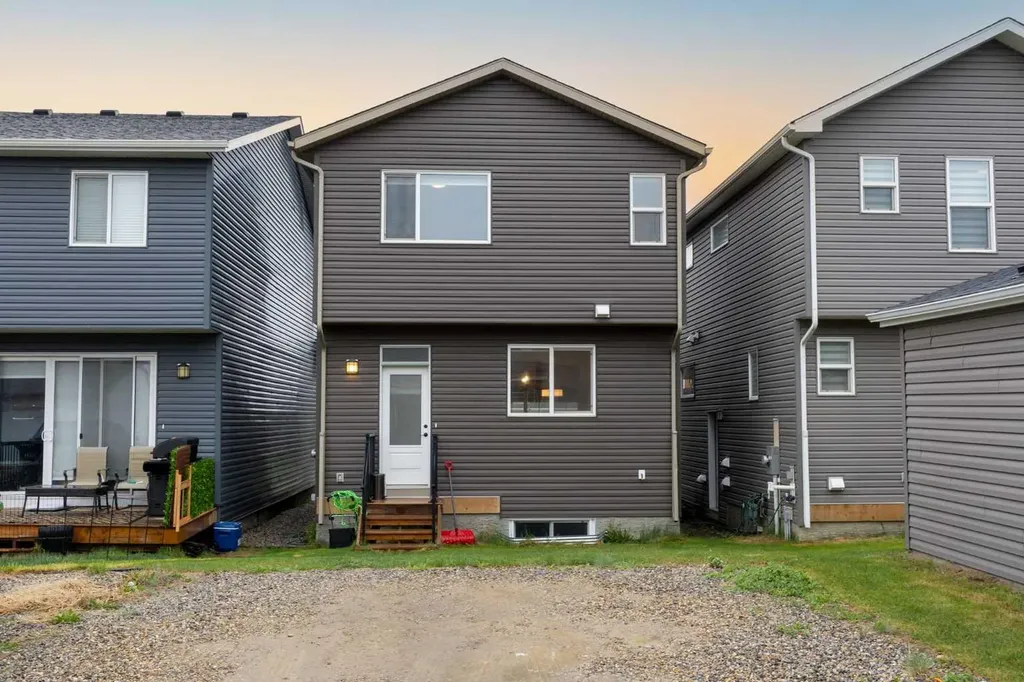 72 Seton Villas SE Calgary AB T3M 3K2