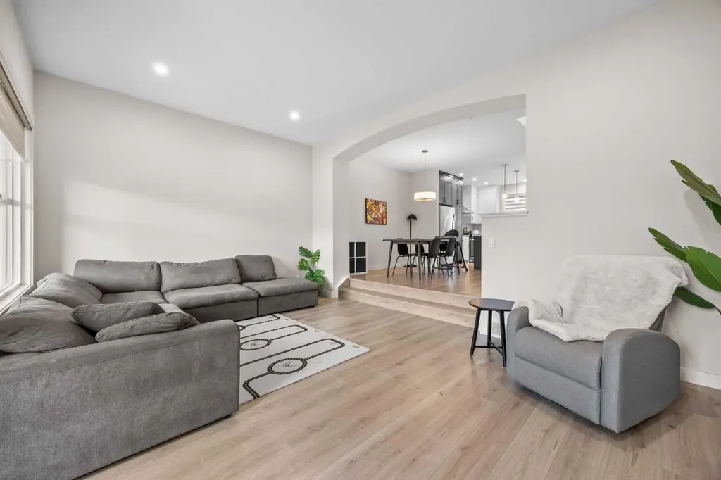 72 Seton Villas SE Calgary AB T3M 3K2