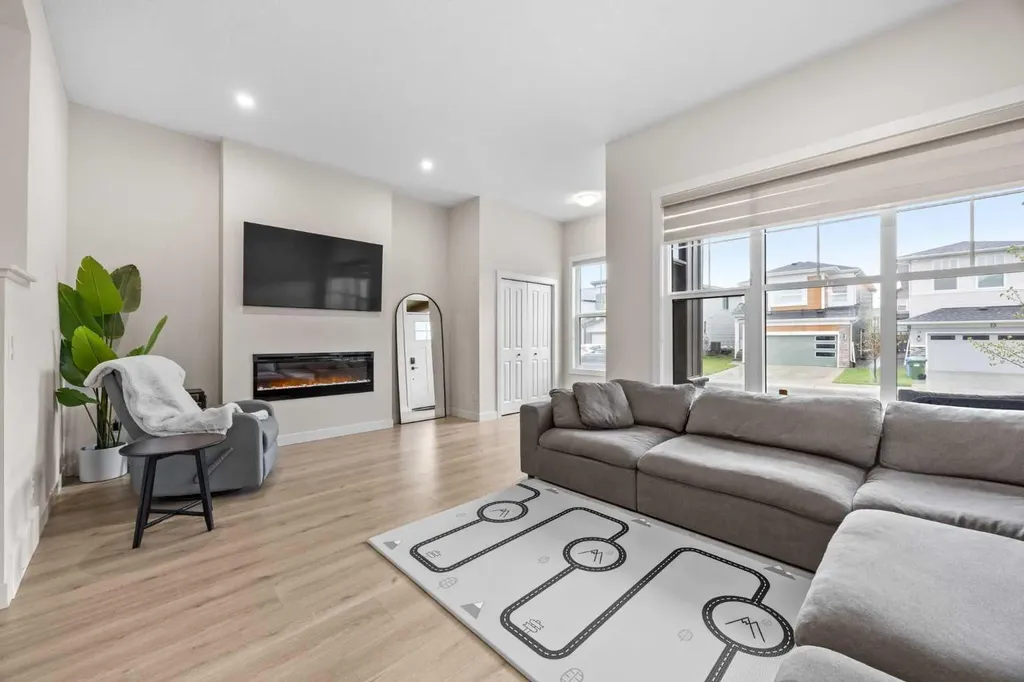 72 Seton Villas SE Calgary AB T3M 3K2