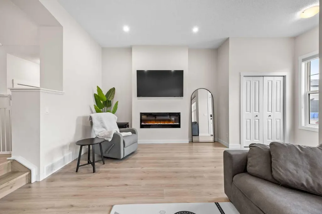 72 Seton Villas SE Calgary AB T3M 3K2
