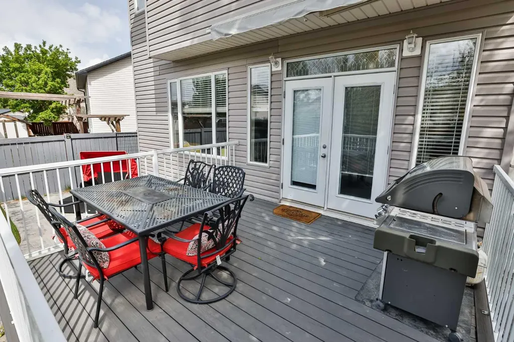 14 Thyrza Burkitt Place N Lethbridge AB T1H 5M5