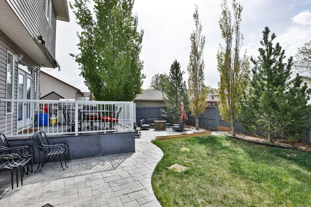 14 Thyrza Burkitt Place N Lethbridge AB T1H 5M5