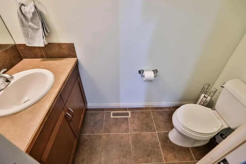 14 Thyrza Burkitt Place N Lethbridge AB T1H 5M5