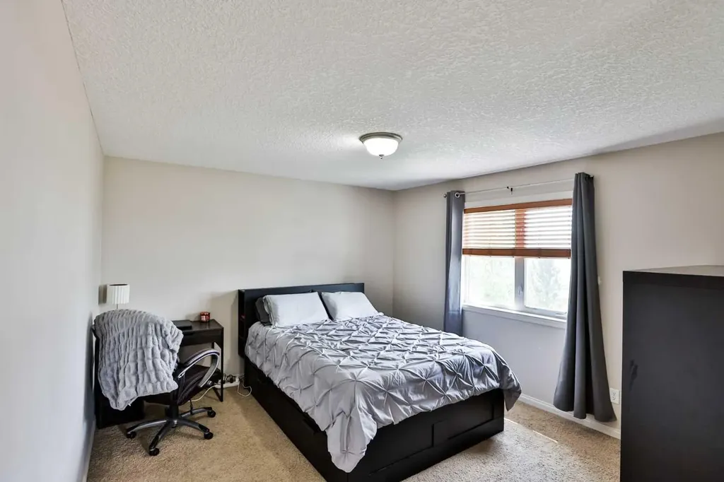 14 Thyrza Burkitt Place N Lethbridge AB T1H 5M5