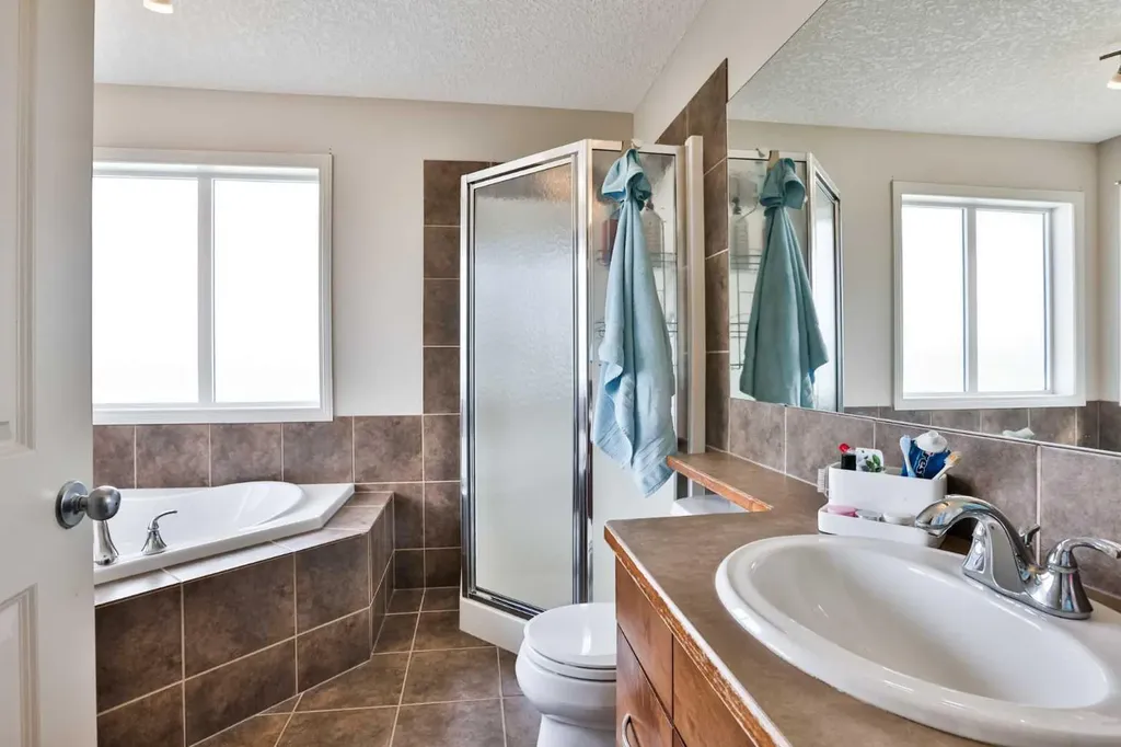 14 Thyrza Burkitt Place N Lethbridge AB T1H 5M5