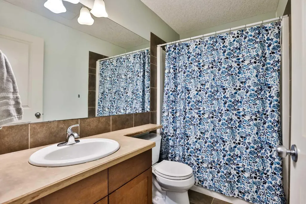 14 Thyrza Burkitt Place N Lethbridge AB T1H 5M5