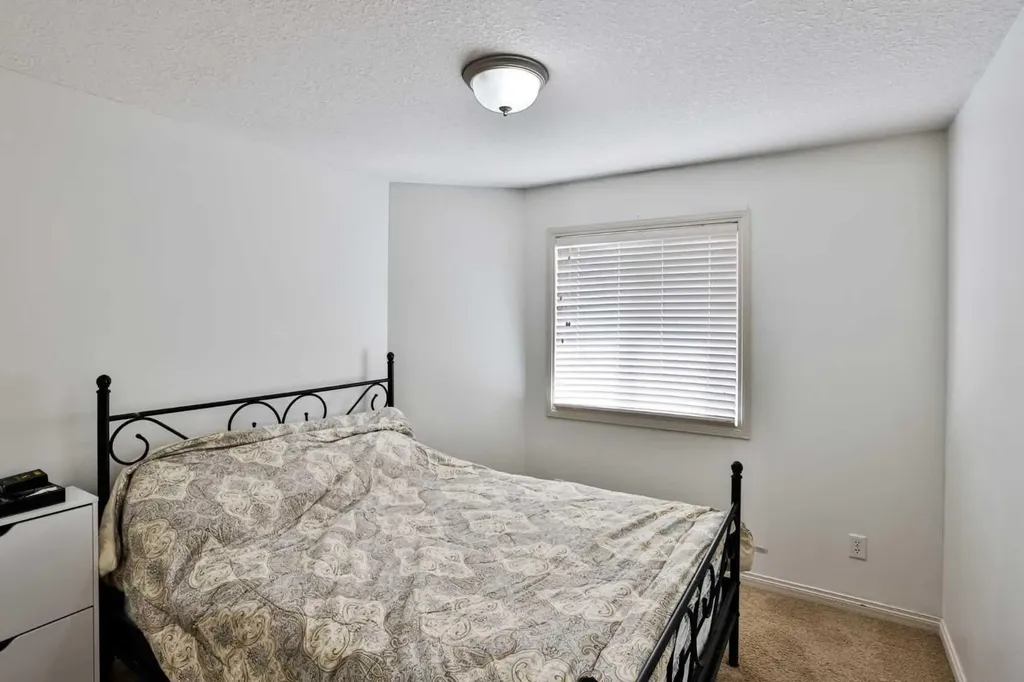 14 Thyrza Burkitt Place N Lethbridge AB T1H 5M5