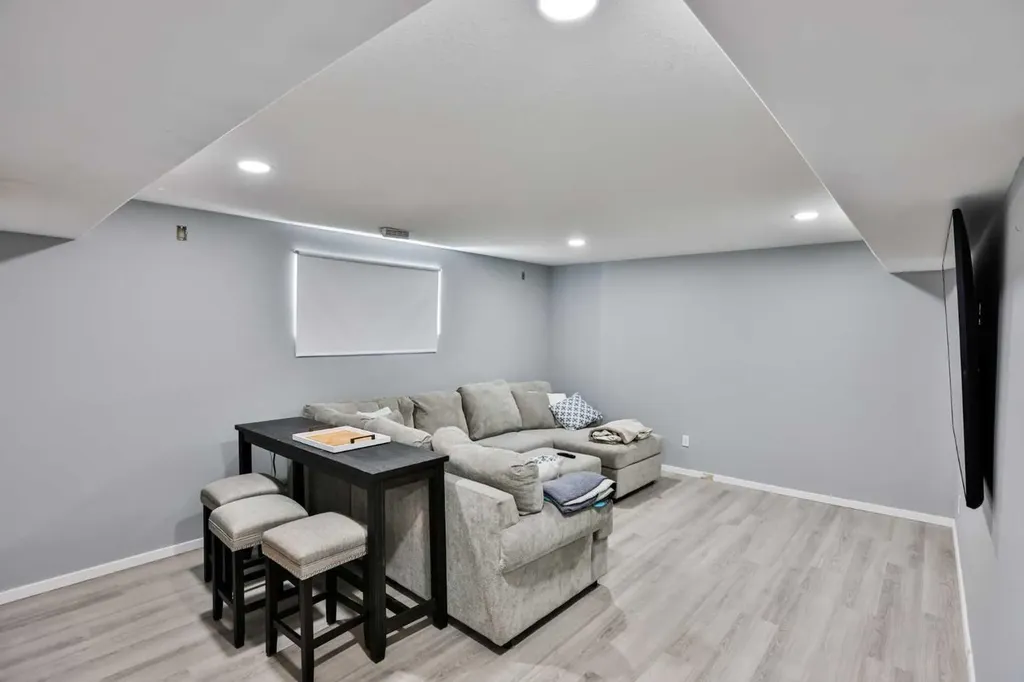14 Thyrza Burkitt Place N Lethbridge AB T1H 5M5