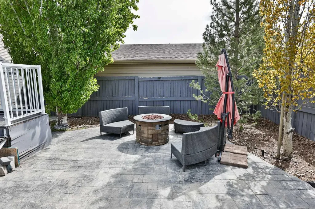 14 Thyrza Burkitt Place N Lethbridge AB T1H 5M5