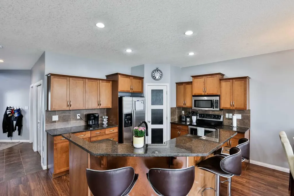 14 Thyrza Burkitt Place N Lethbridge AB T1H 5M5