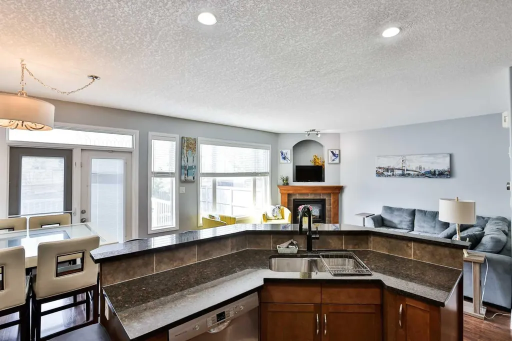 14 Thyrza Burkitt Place N Lethbridge AB T1H 5M5