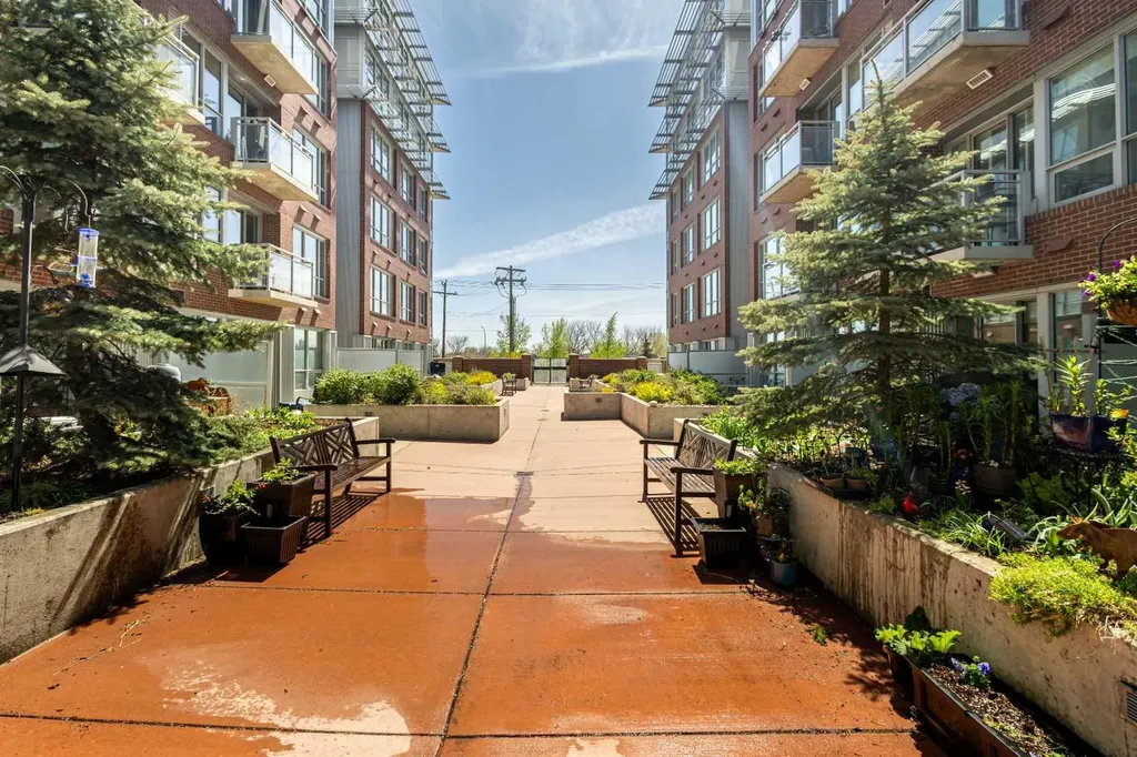 63 Inglewood Park SE Calgary AB T2G 1B7