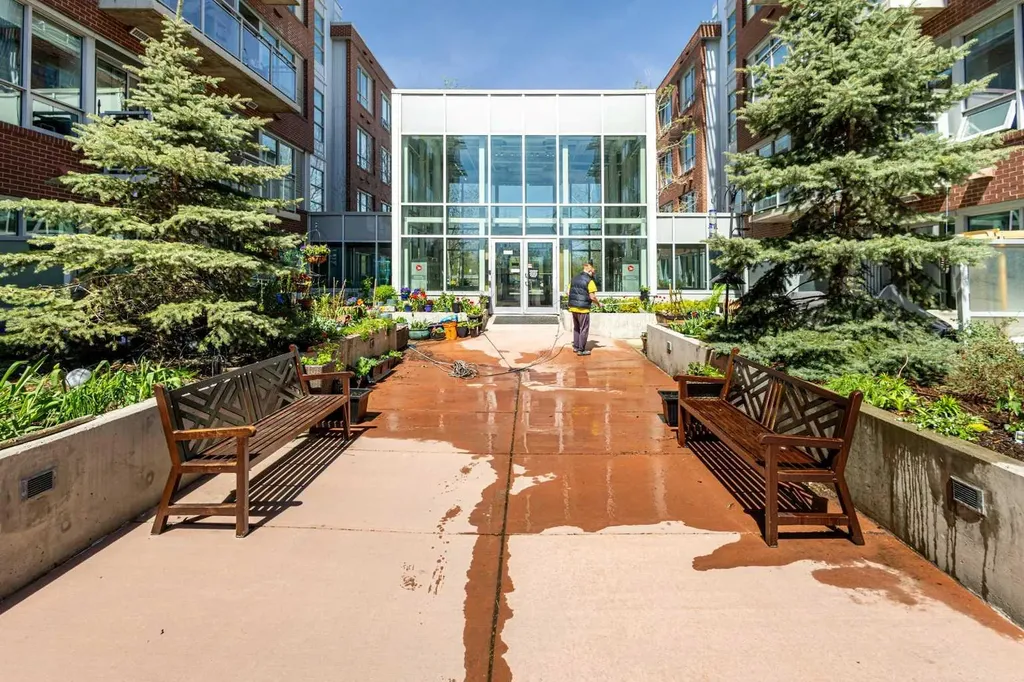 63 Inglewood Park SE Calgary AB T2G 1B7